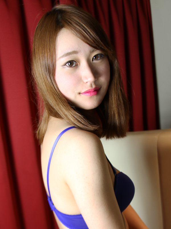 激安ヌキ道楽・梅田店 あいな 27歳 T：160　B：84(C)　W：56　H：84